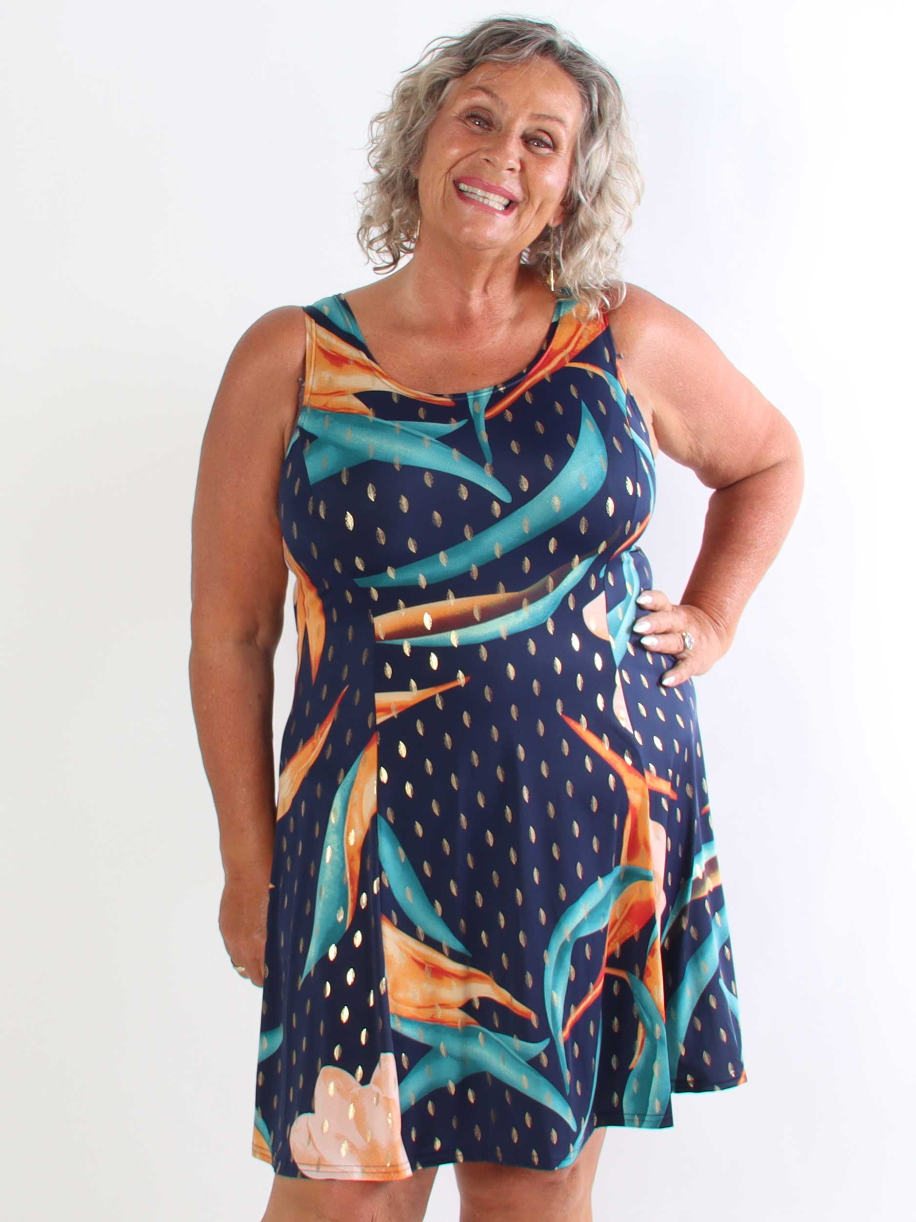 Maj Tropica - Elastisk mønstret plus size sommerkjole i a-facon